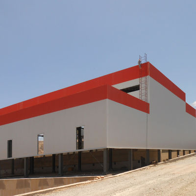 Construcción de estructuras metálicas prefabricadas con conexión soldada
