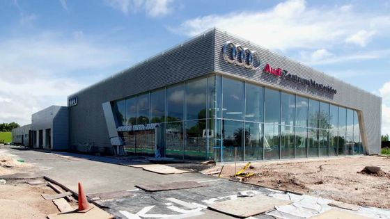 Salón de exposiciones de estructuras de acero pintado Salón de exposiciones de automóviles OEM