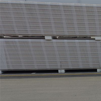 Taller de estructura de acero prefabricada con ventanas de aluminio