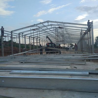Construcción industrial de ganado de acero Casa de granja Uso de paneles de colores