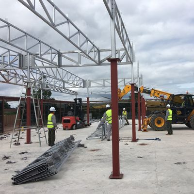Casas prefabricadas de acero de conexión de pernos Q355B Casas prefabricadas de metal