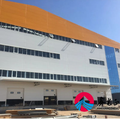 Taller de Estructura de Acero con Conexión de Pernos en C