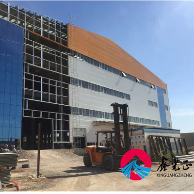 Taller de Estructura de Acero con Conexión de Pernos en C