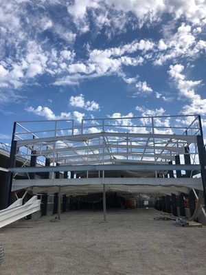 Edificio de almacén de estructura de acero personalizable con puerta rodante