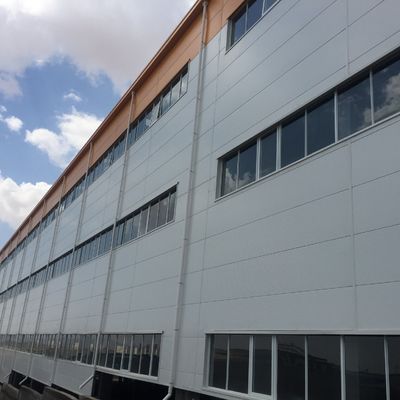 Almacén de estructuras prefabricadas de acero con conexión de tornillo Q235B Q355B