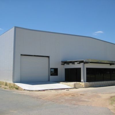 Construcción de talleres con capacidad de elevación por grúa