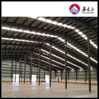 Almacén de acero prefabricado de gran capacidad con panel de sandwich panel de pared y ventanas de aluminio