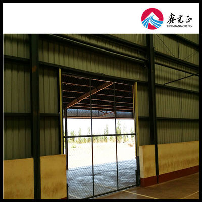 Almacén de acero prefabricado de gran capacidad con panel de sandwich panel de pared y ventanas de aluminio