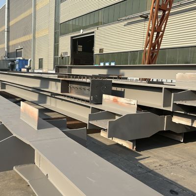 Edificio de talleres de estructura de acero con techo de paneles sandwich