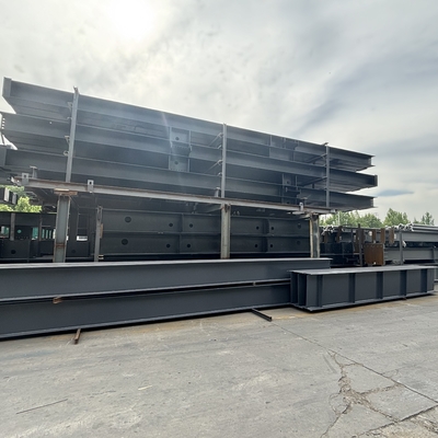 Edificio de talleres de estructura de acero con techo de paneles sandwich