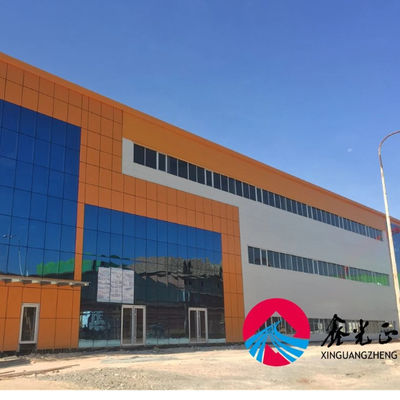 Taller de Estructura de Acero con Conexión de Pernos en C